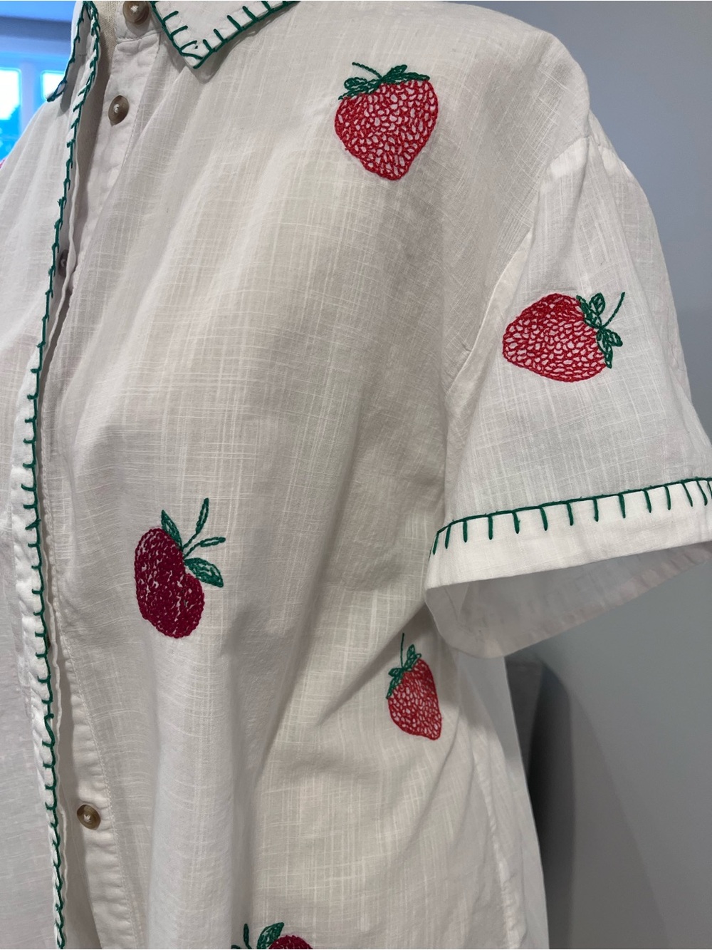 Maeve Summer Strawberry Embroidered Blouse Shirt Size Large Anthropologie - Picture 3 of 9